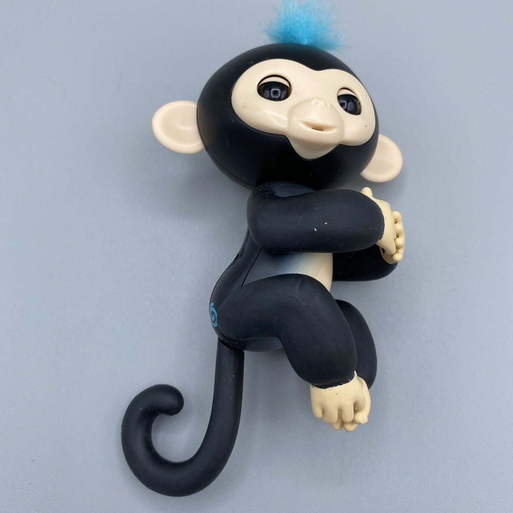 WowWee 2016 Fingerlings Baby Monkey - Black with Blue Hair Rare Works!